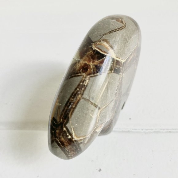 Septarian Nodule Crystal Carved Stone Bear Zuni Fetish - Picture 4 of 9